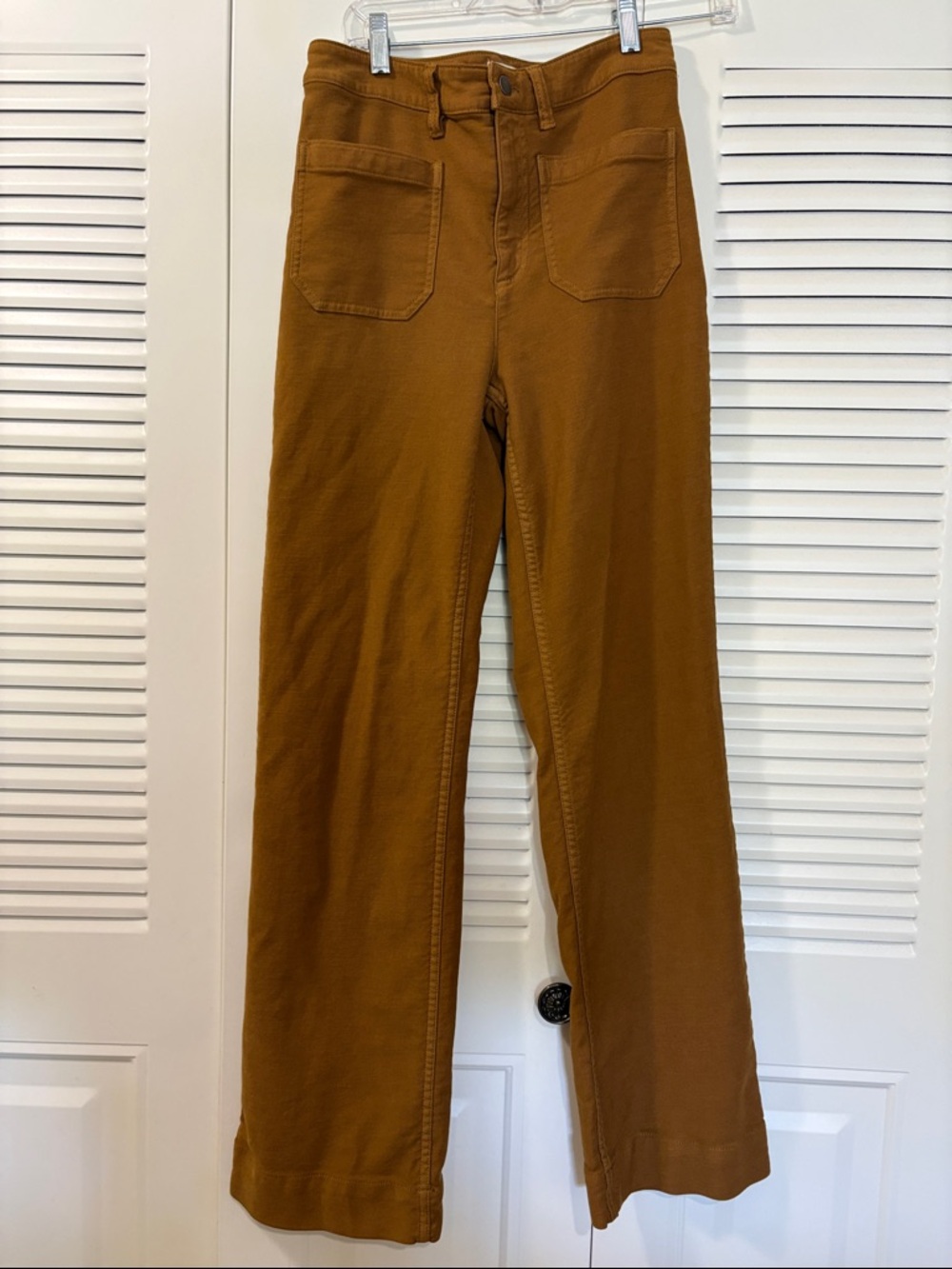 High-Rise Wide-Leg Pants with front and back pockets in Caramel Brown